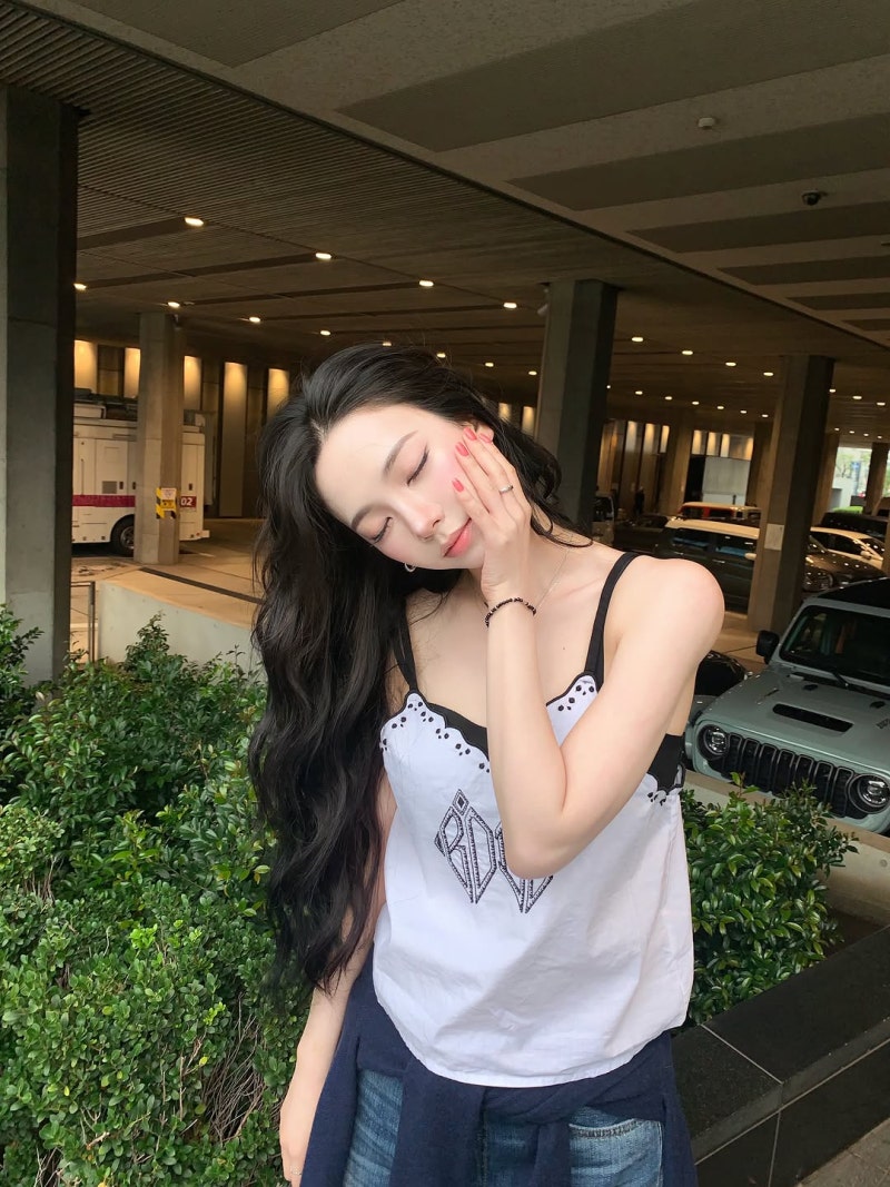 또 품절...? 카리나가 신어서 품절대란 난 컨버스 신상 스니커즈