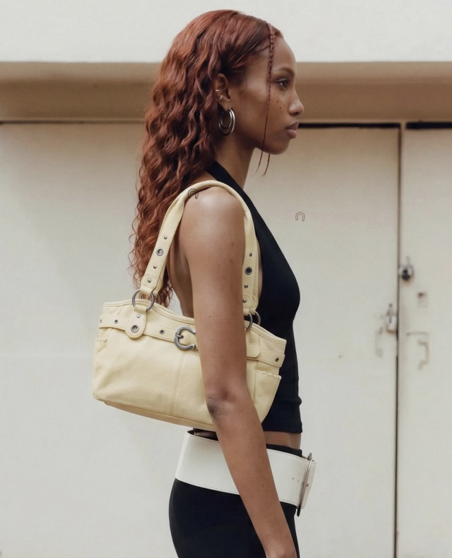 IVE Rei's Airport Fashion, Beige Barrel Bag on the Way Home from Fan Sign Event, Fashion Info / Women's Bag Recommendations