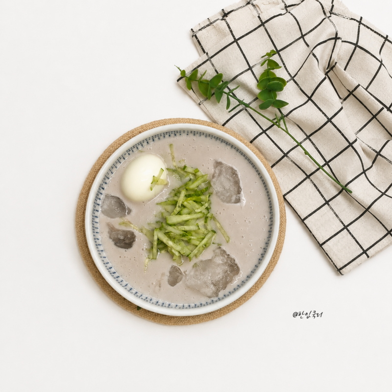 오늘은 집에서 콩국수 한 그릇으로 여름을 담았어요