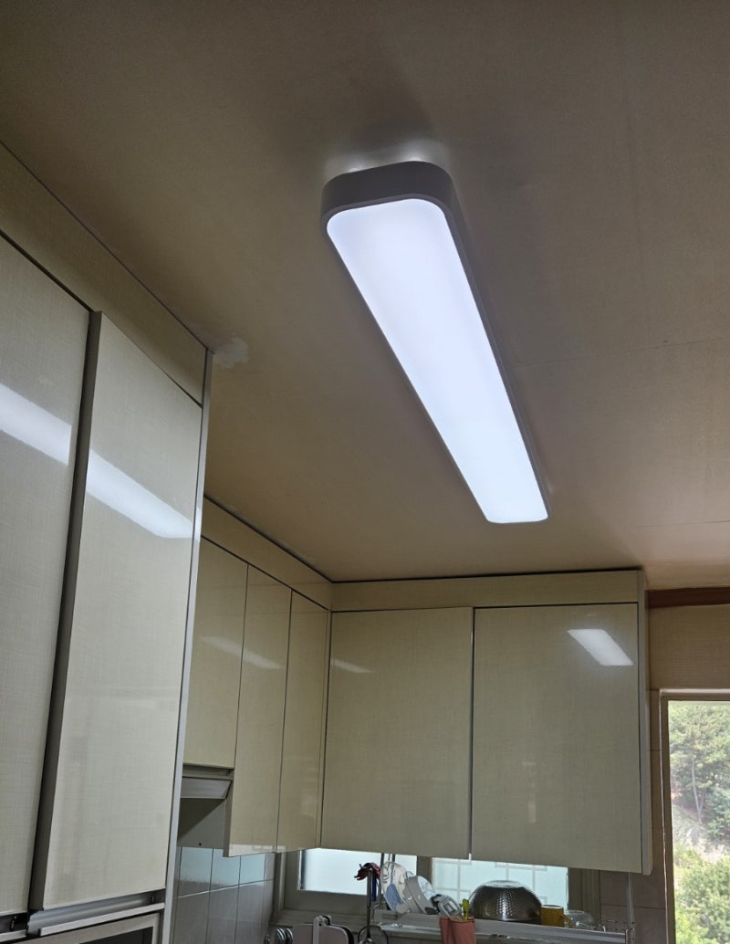 대전 서구 도마동 주방등 교체, 어두운 전등 떼고 슬림 LED 조명 설치 LED 일자등 센서등 다운....