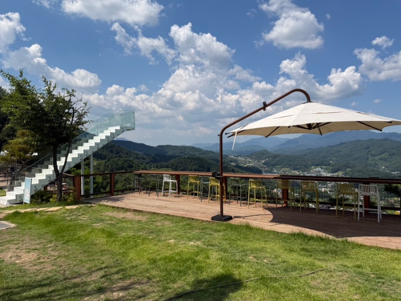 ⛰️ 가평 뷰 좋은 카페 '구름산카페' (산 꼭대기, 아침고요수목원 근처 카페 추천, 천국의 계....