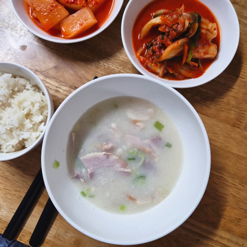 돼지국밥 밀키트 이제야 제대로 찾았어요, 건더기까지 푸짐한 수백당 돼지국밥 밀키트