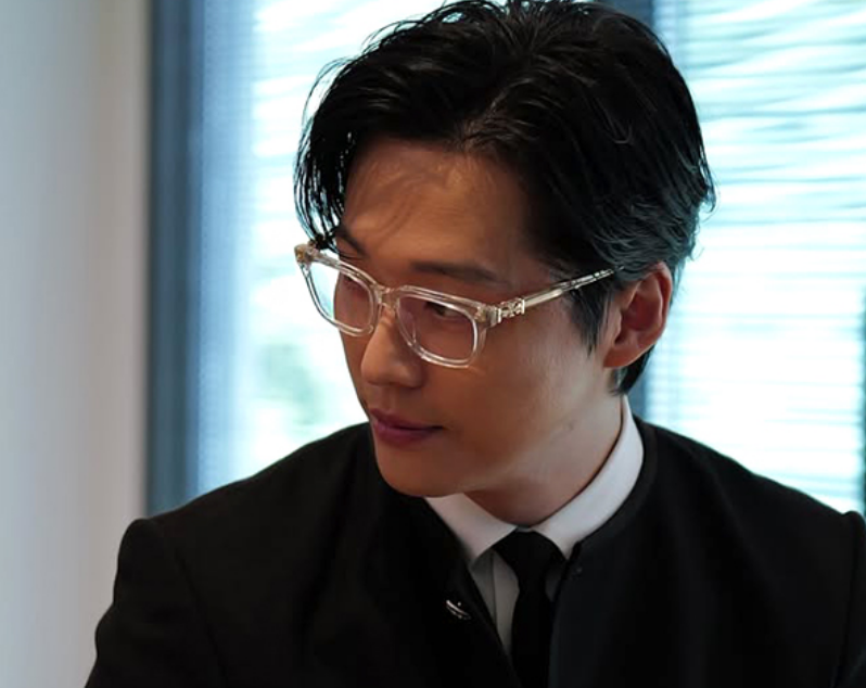 옷 좀 입는다는 셀럽들은 다 쓰고 나온 남자 크롬하츠 안경 직접 써보고 온 후기