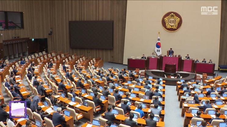 11개 <b>상임위원장</b> 단독 <b>선출</b>‥<b>국힘</b> '전원 사임'