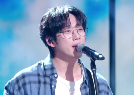 십센치 <b>더시즌즈</b> 게스트 출격, '소센치' 눈물의 즉석 라이브 현장!