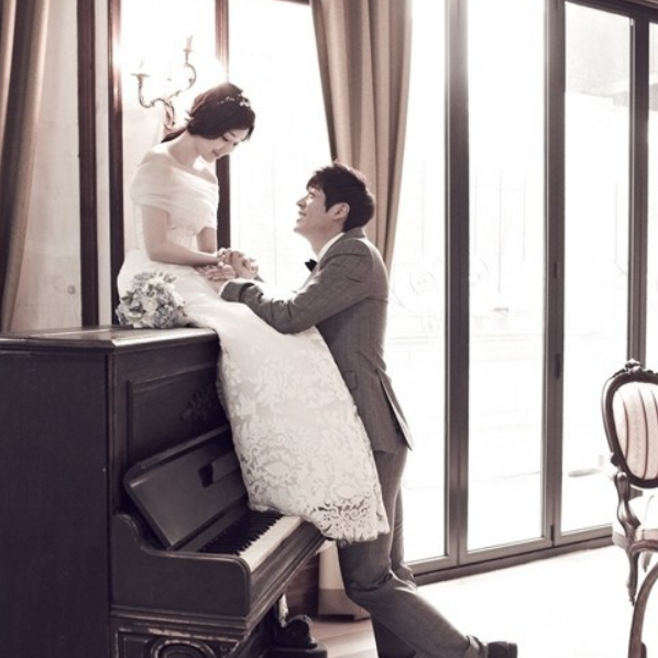 "만난 지 3분 만에 사랑에 빠졌다..." 적극적인 구애 끝에 5살 연하 플로리스트와 결혼한 연예....