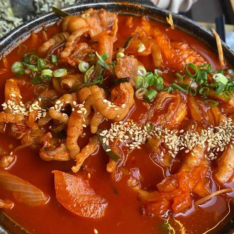 집에서도 전문점 맛! 얼큰한 국물닭발 레시피와 영양정보