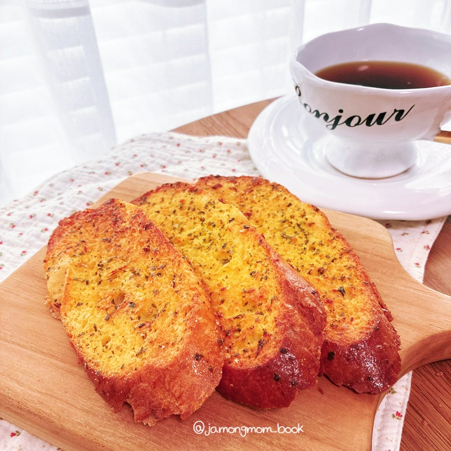 용이네마늘빵 사진 1