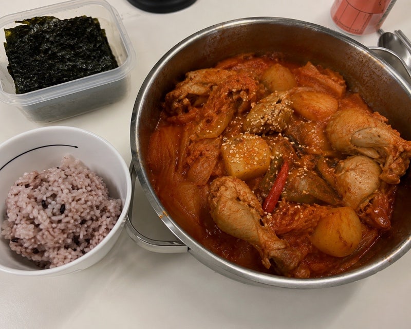 묵은지 닭볶음탕 레시피! 얼큰한 집밥 메뉴