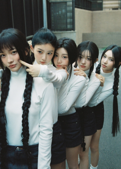 요즘 대세 '아일릿(ILLIT)' 입덕 가이드: 3040 언니들이 이 소녀들에게 스며드는 이유 (멤버 소개....