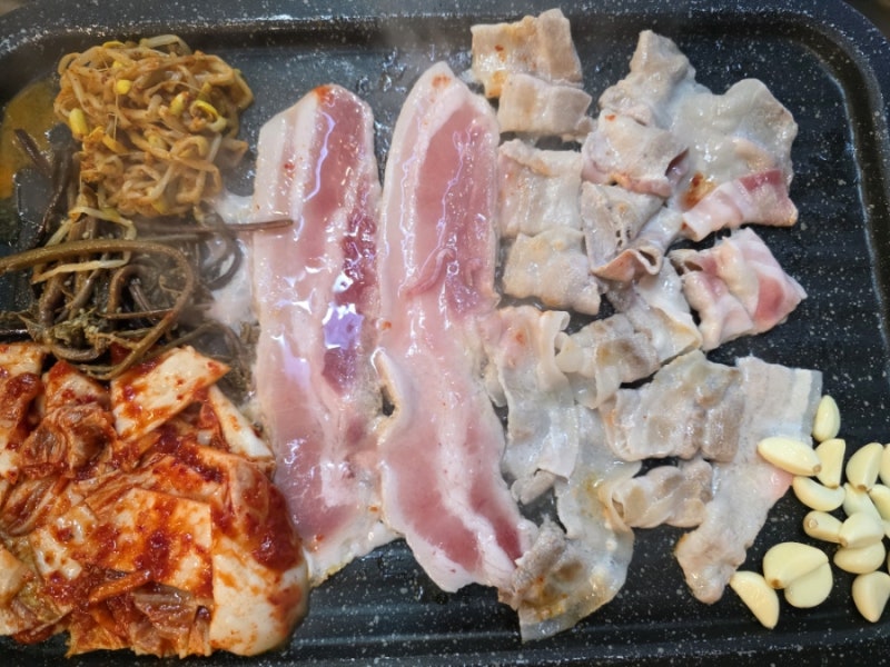 [또먹는다] 양양 낙산해수욕장 "경서네삼겹살" 분위기좋은 야장 냉삼,대패삼겹살 추천 내돈....