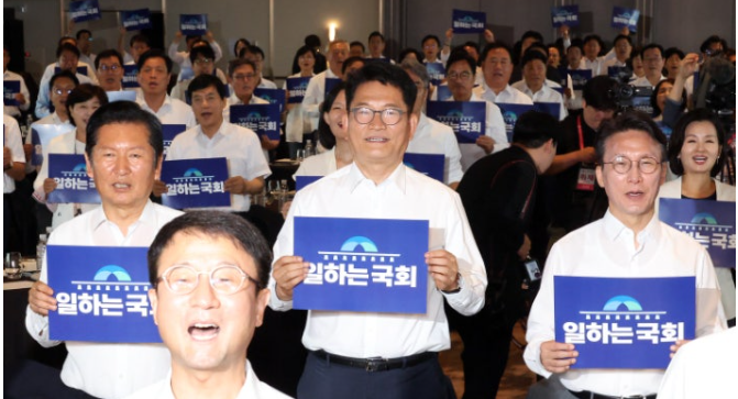<b>민주당 당대표</b> 판 흔들렸다…김민석·정청래 양강 구도 '<b>3파전</b>... 