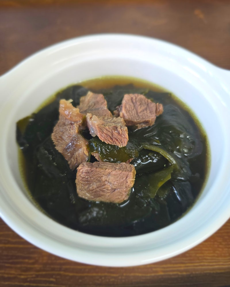 소고기 미역국 끓이는 법 : 한우 사태로 깊은 국물 맛 내는 생일 미역국 레시피