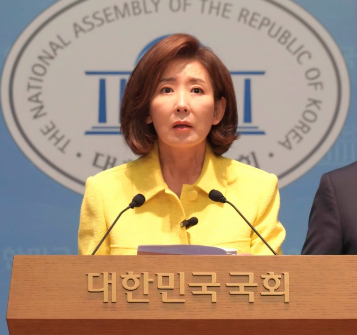 <b>배재고 야구부 징계</b> 논란...나경원 "6개월 출전정지 재고해야... 