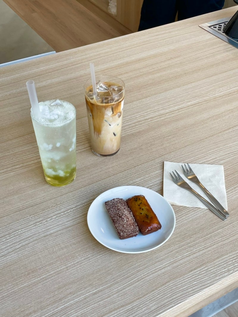 광주 수완지구 신상카페 고구마맛탕 휘낭시에 맛집 '프롬다운타운 로스터스'