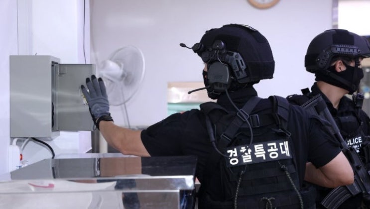 “<b>광주일고</b>에 폭탄 설치”... 온라인 <b>협박</b> 글에 경찰 긴급 수색... 