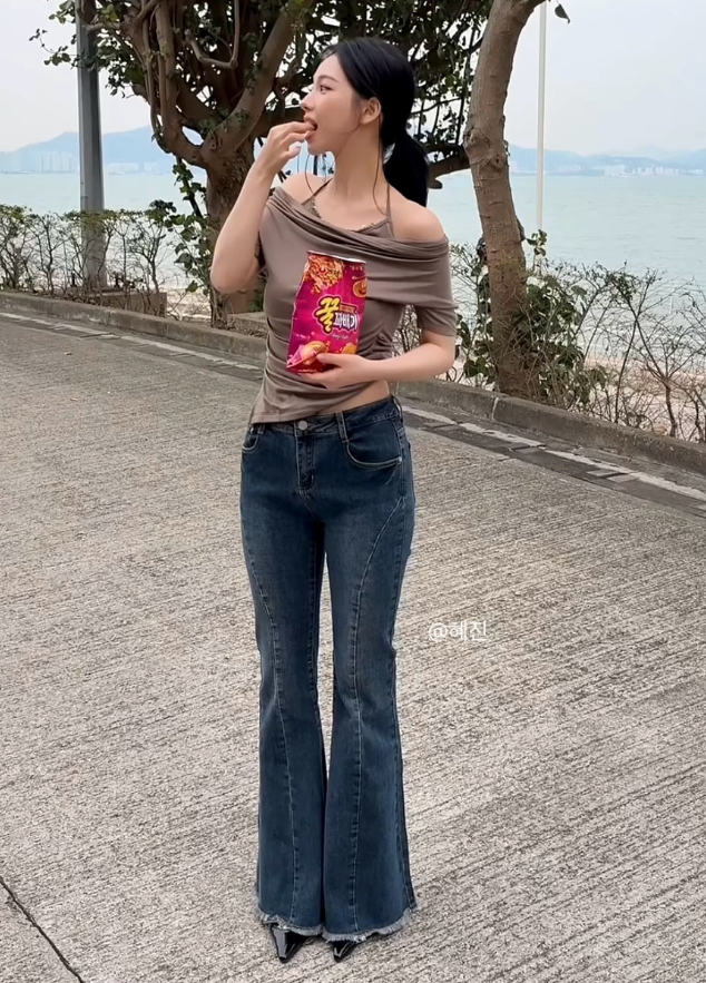 카리나 장원영 "비율 사기" 5cm 길어지는 부츠컷 청바지 부활