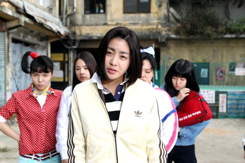 찬란했던 80년대 학창시절, 그때의 영광을 다시 한번.. 영화 써니 정보 줄거리 결말 및 출연진....