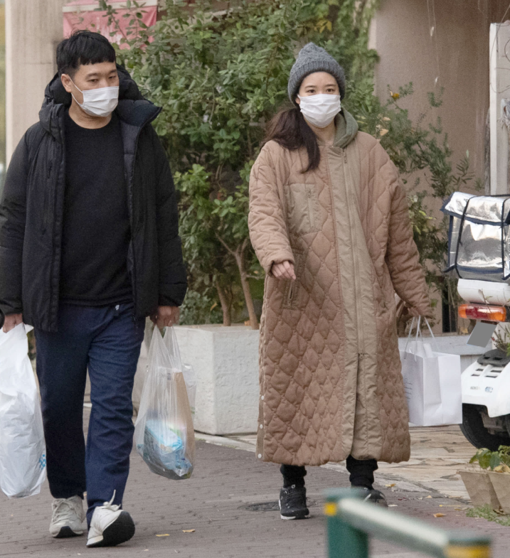 [일본 연예] 여전히 예쁘고 수수한 아오이 유우 근황, 남편 야마사토 료타와 포착된 파파라치....