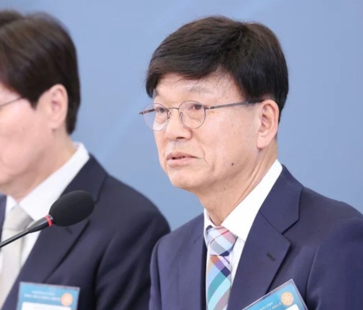 논쟁: 이병태 교수의 소신과 <b>청와대</b>의 <b>엄중 경고</b>가 남긴 씁쓸함