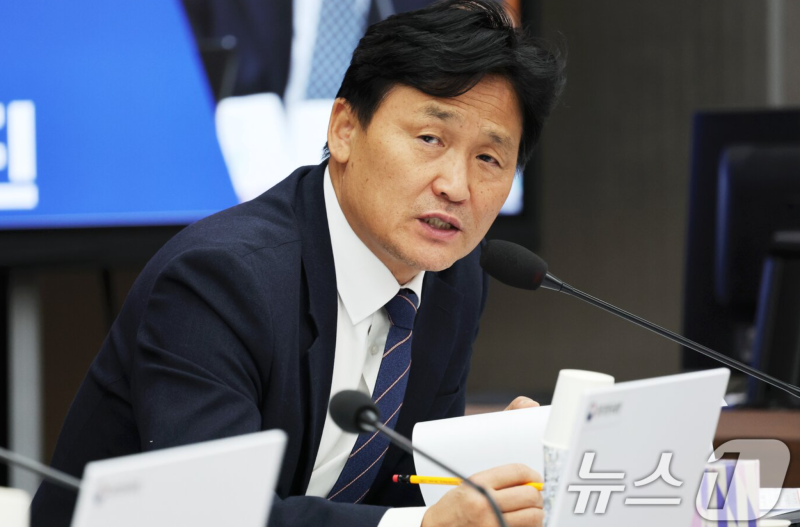 국회 행안위원장 김영진 의원 프로필