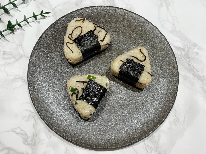 시오콘부 주먹밥 만들기｜참치마요 넣어 더 맛있는 일본식 주먹밥 레시피