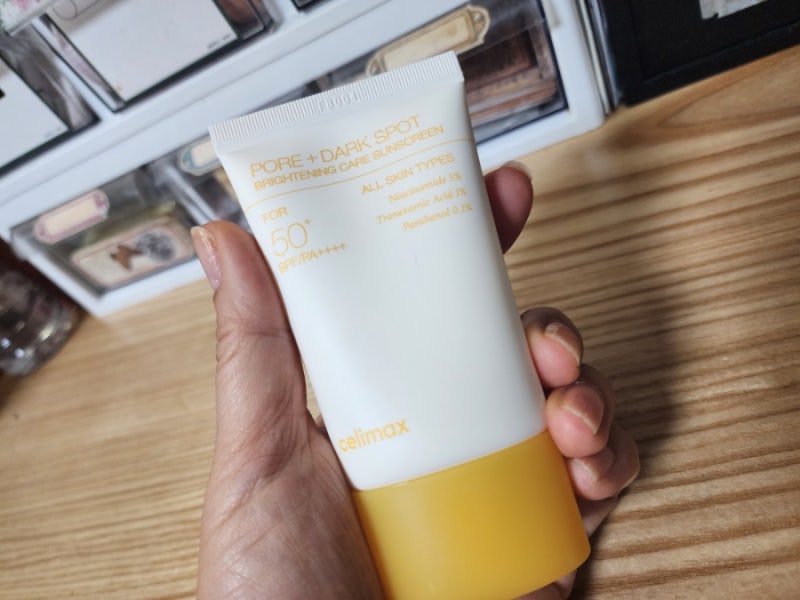 끈적이지 않고 촉촉한 셀리맥스 브라이트닝 모공 잡티 선크림
