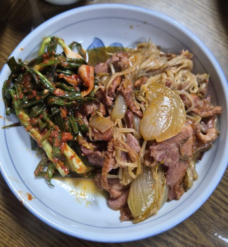 오늘의 요리 : 훈제오리 숙주볶음 & 두부찌개