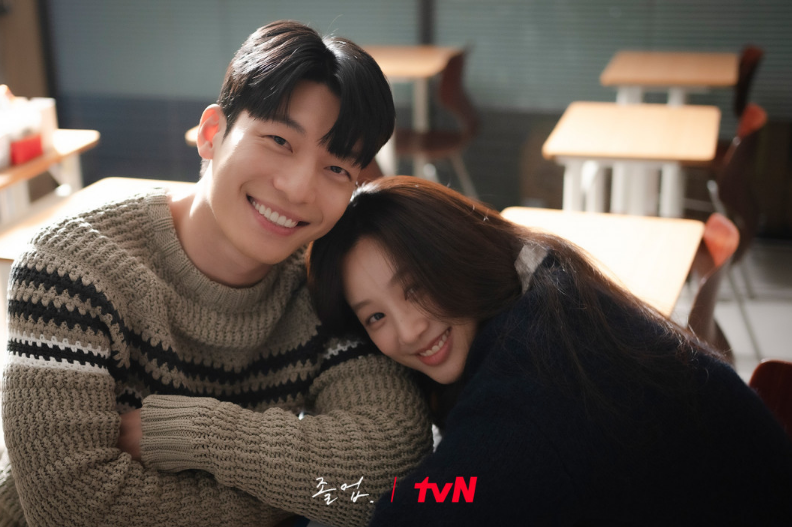 졸업 드라마 결말 줄거리 리뷰 후기 : 정려원 위하준 로맨스 + 넷플릭스추천