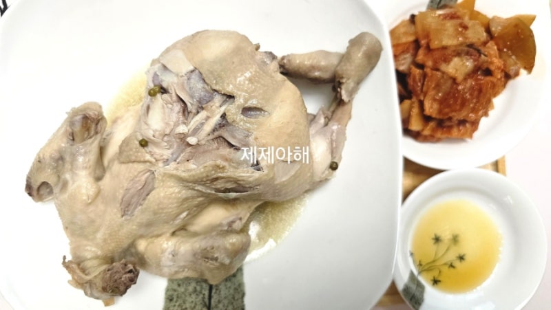아플 땐 삼계탕(녹두 닭죽)