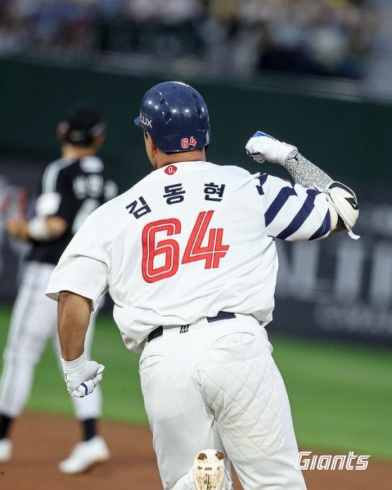 롯데 자이언츠 미래 거포 김동현, 대학 감독이 인천 청라까지 찾아간 사연
