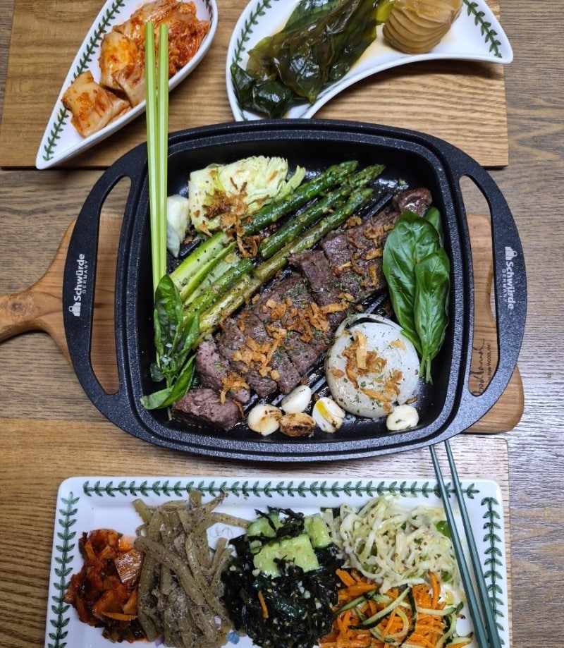 호주산 소고기 살치살 스테이크 부드러운 육질 웰던굽기