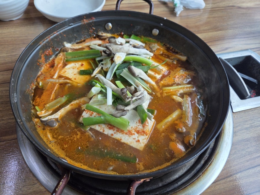 Hyangwonoegatjipsondubu photo 4