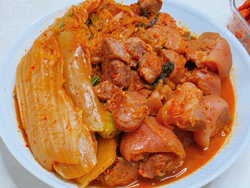 돼지고기 김치찜 레시피, 쫄깃한 돼지고기 사태 김치찜 만드는 방법