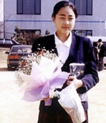 12살 연하 래퍼와 헤어지고, 의사 남편과 결혼한 톱여배우.jpg