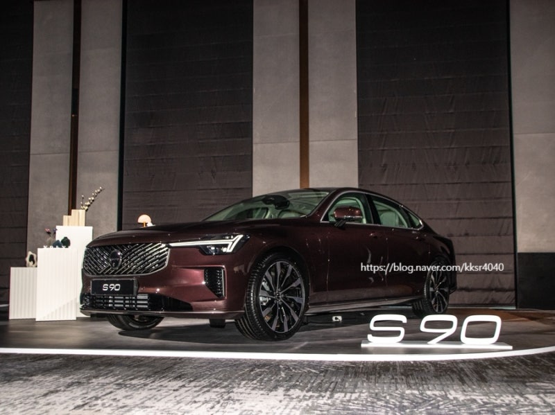 2026 볼보 S90 플러그인 하이브리드 리뷰, 한결같이 강하다는 것을 증명하다