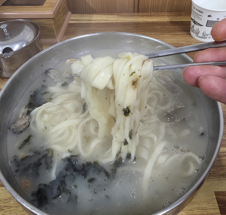 Donghaekalguksu photo 4