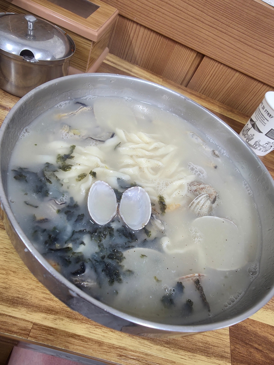 Donghaekalguksu photo 2