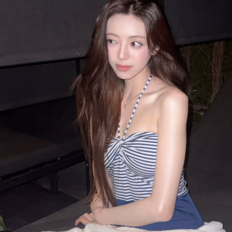 "어메이징한 황금골반 보여준.." 있지 유나 원피스 수영복 패션