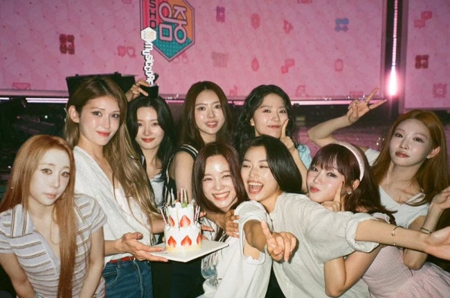 아이오아이 최유정 1위 눈물, 10주년 신곡 발매 10일 만에 차트 정상