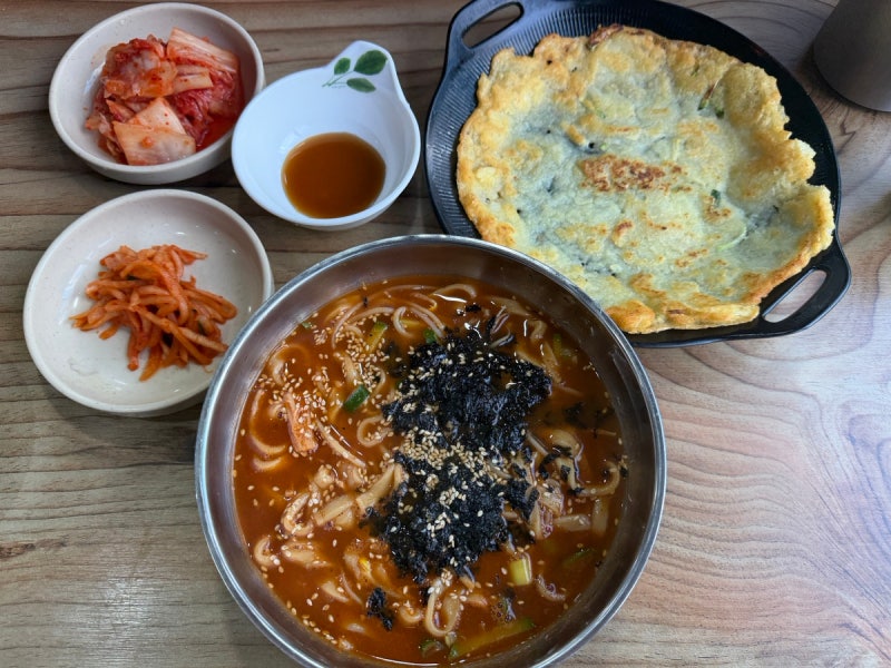 강릉 장칼국수 현지인 맛집 강릉역에서도 가까워요. 아침식사 도 가능 교동 칼국수