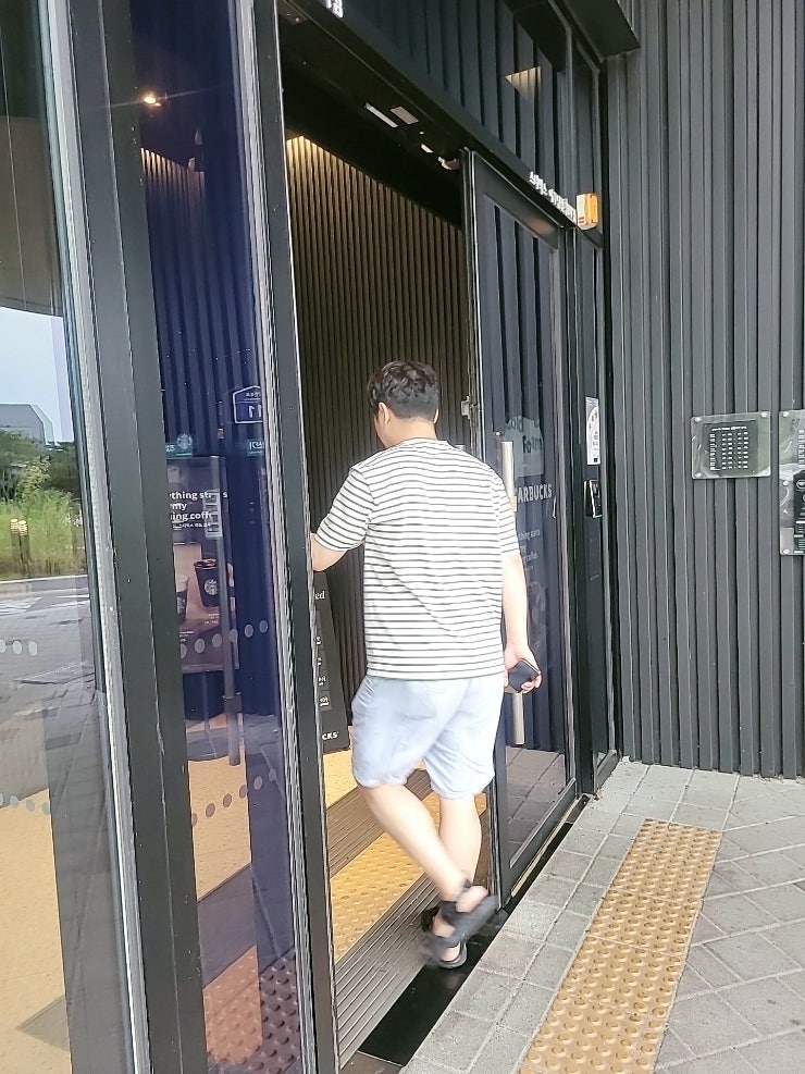 스타벅스 여주DT점 사진 3