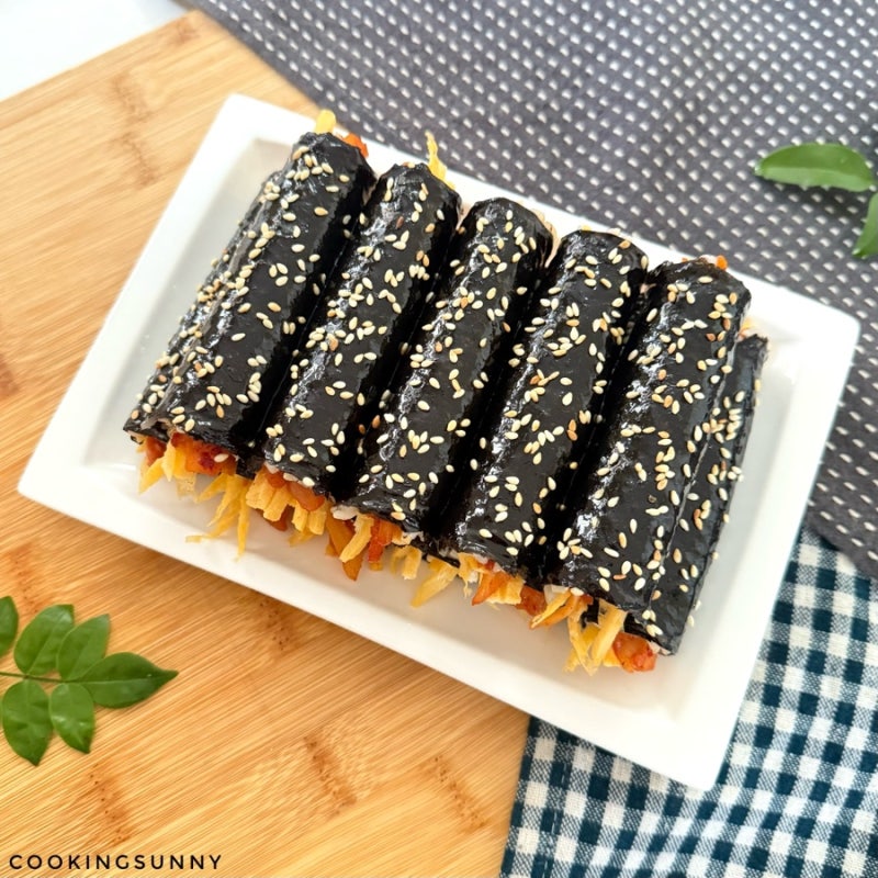 딱 2가지 재료만 넣어서 쉽고 정말 맛있는 김치 계란 꼬마김밥 만들기 간단한김밥 도시락메....