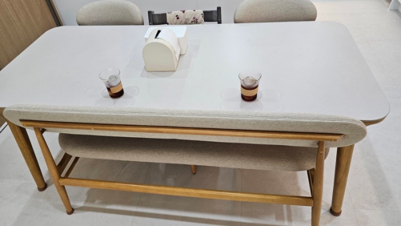 삼익가구 포세린 식탁 1년 사용 후기 | 내추럴 베이지 6인용, 장단점 솔직하게 써봤다