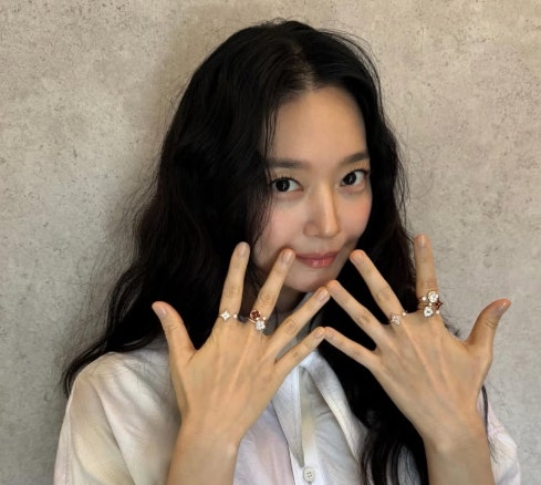 신민아 네일 대체 뭐길래? 요즘 연예인들은 이것만 함! 2026 대세 '클린네일' 완벽 정리