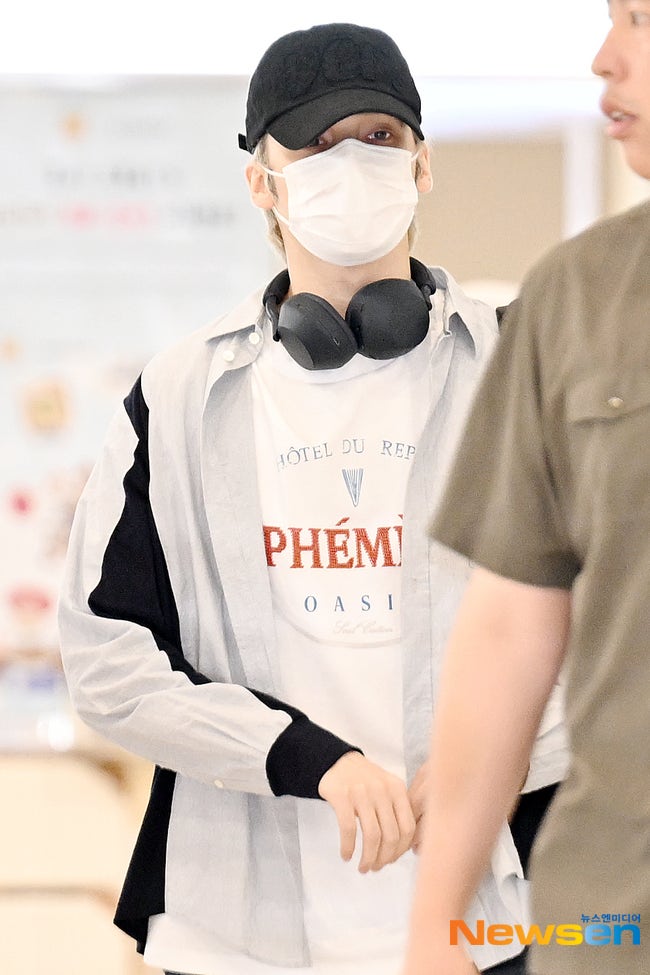 투모로우바이투게더 TXT 휴닝카이 사복 공항 패션 옷 반팔 티셔츠 #시스템옴므 #SYSTEM HOMME