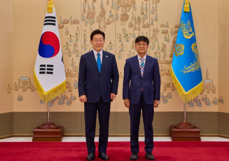 <b>청와대</b> “이병태 부위원장에 <b>사퇴 권고</b>…스스로 거취 판단 중”