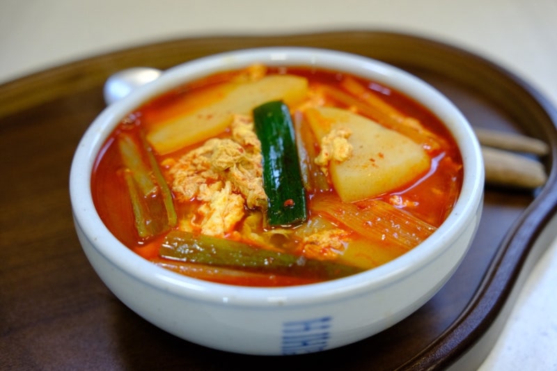 맑은 감자국 잊게 만드는 얼큰 감자국 레시피