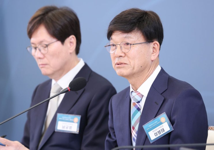 <b>이병태</b>, ‘<b>5·18</b> 성역’ <b>발언</b> 논란에 자진 사퇴…청와대도 수용