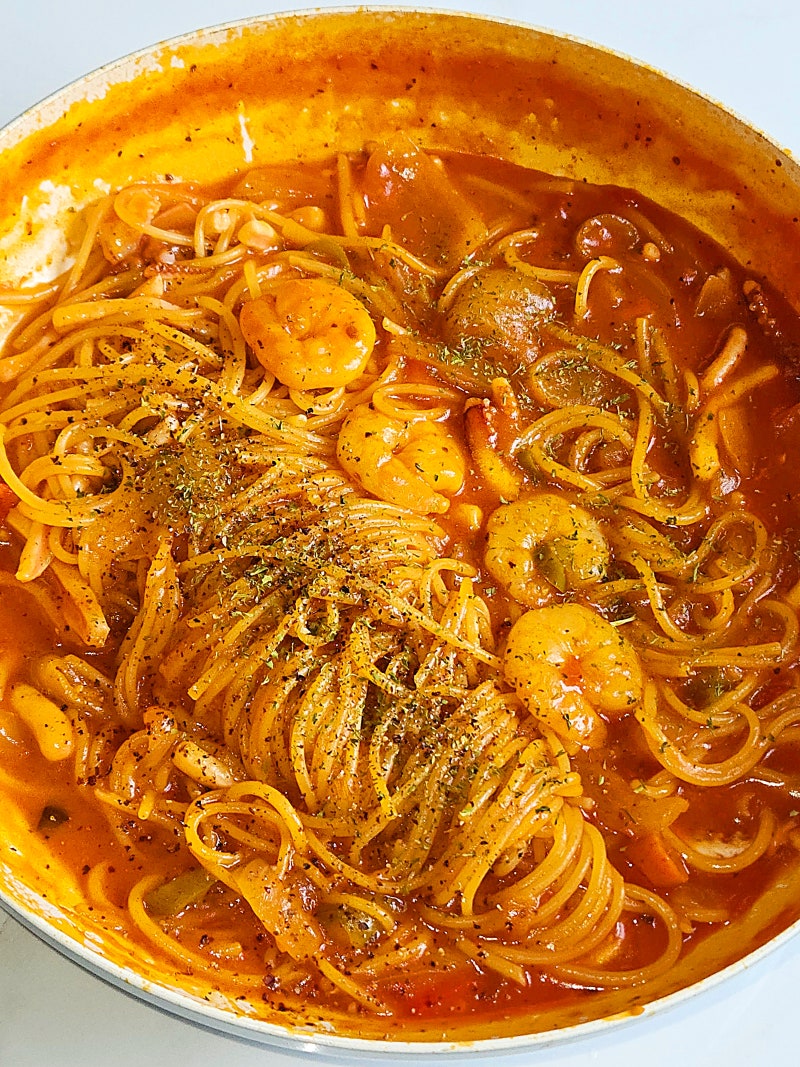 해물 해장 파스타 : 얼큰하고 칼칼하게 속을 풀어주는 토마토 국물 파스타 레시피